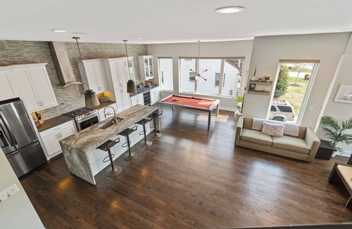 Third Ward House | Modern Rooftop Oasis, Gym, EV Charger with Skyline Views in Uptown Charlotte