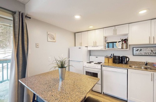Craigleith Condo | Modern Rustic North Creek | Pool, Hot Tub, Tennis