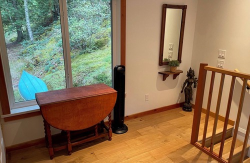 Salt Spring Island Apartment | Modern studio.