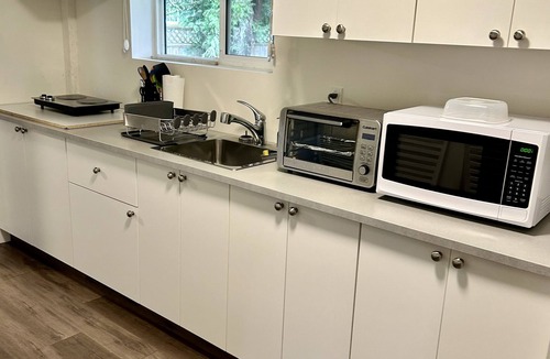 Burnaby House | Modern, stylish, bright and peaceful 2 Bedroom New Suite. Fully licensed