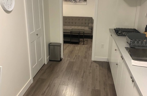 Burnaby House | Modern, stylish, bright and peaceful 2 Bedroom New Suite. Fully licensed