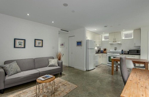 West Point Grey Apartment | Modern Two Bedroom and Two Bathroom Suite Near UBC