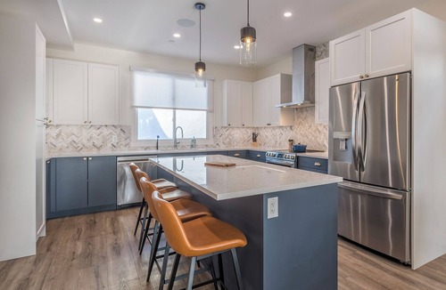 Silver Star Mountain House | Modern Whole Duplex - Sleeps 24! Both sides, 2 hot tubs, garages and A/C!