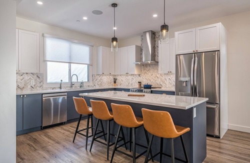 Silver Star Mountain House | Modern Whole Duplex - Sleeps 24! Both sides, 2 hot tubs, garages and A/C!