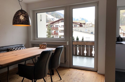 Sand in Taufers Apartment | Moderne Ferienwohnung mit Burg- & Bergblick