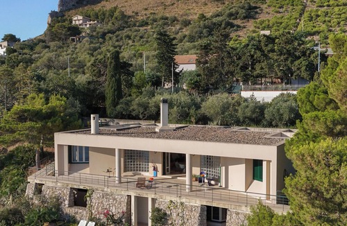Capo Zafferano House | Modernist villa with private sea access