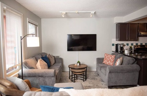 East Kootenay Apartment | Moguls | Lofted Ski in Ski Out w/Hot Tub Access