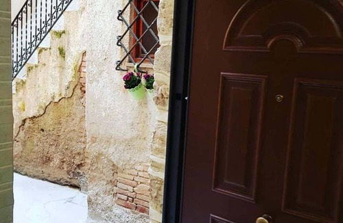 Fondi House | Monolocale Indipendente Nuovo Arredato nel Centro Storico di Fondi