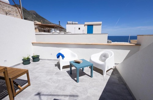 Marettimo House | Montebello Room's