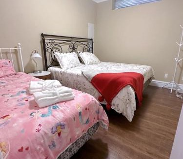Marpole Villa | Moon rooms