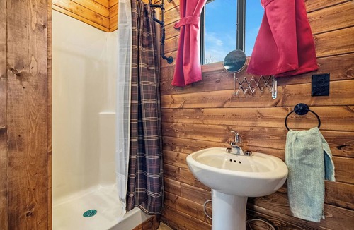 Foothills County Cabin | Mount Evan Cabin - Luxury Riverside Cabin