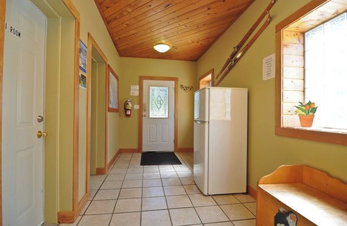 Courtenay Ski Chalet | Mount Washington Guesthouse - 5 bedroom lock-off