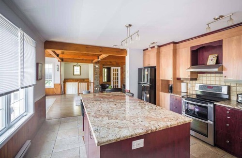 St-Adolphe-d'Howard Cottage | Mountainview Chalet w/Hot Tub & Game Room