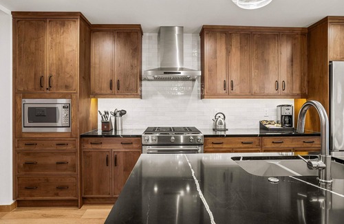Canmore Apartment | Mountain Dreams Penthouse | Hot Tub & Panoramic Views | New in Spring Creek
