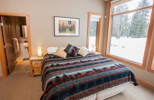 Revelstoke House | Mountain Gate Lodge, Luxury Vacation Home 2kms from Revelstoke Mountain Resort