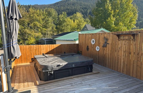 Blairmore House | Mountain getaway w/hot tub & heated garage