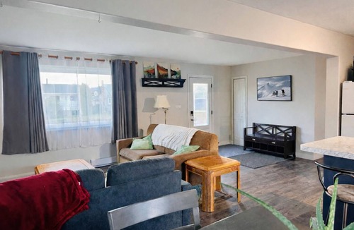 Valemount House | Mountain Joy Escape | Adventure Basecamp