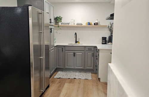 West Kelowna Estates Apartment | Mountain Side Studio nNesstled in Rosevalley Park lots of hiking & wineries.