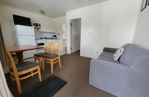 Radium Hot Springs Hotel | Mountain Springs Motel