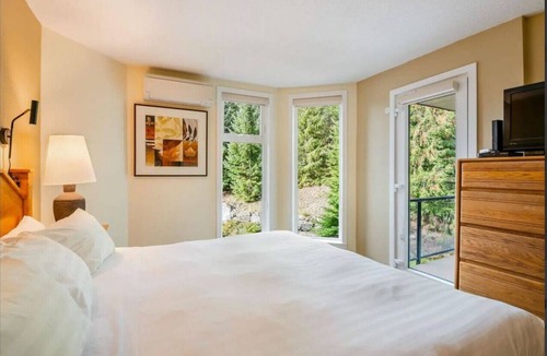 Blueberry Hill Condo | Mountain View 2BR: Pool, Hottub, Ski Storage, Games Room, 5 mins to Village