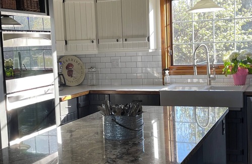 Markerville House | Mountain View Acreage near Sylvan Lake | Huge Lit Patio, BBQ Bar & Horses!
