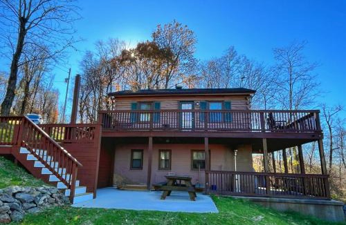 Stanley House | Mountain View Log Cabin - Cozy cabin in the Blue Ridge Mountains