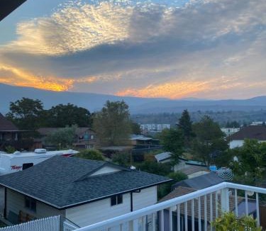 Oliver Bed & Breakfast | Mountain View Villa with Saltwater Pool