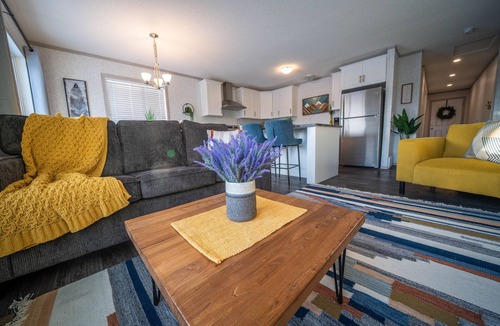 Invermere House | Mountain Views | Air Con | Garage | Large Deck | Nearby Trails | Parking