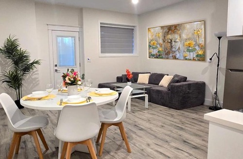 Burke Mountain House | Mountain Views, Premium Coquitlam Stay, Minutes to Transit