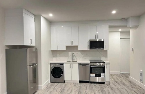 Burke Mountain House | Mountain Views, Premium Coquitlam Stay, Minutes to Transit