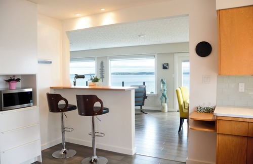 Sidney House | Multi-family home: 5 BR, 2 Kitchens, 2 Living Rooms, 1 Beach and infinite views!