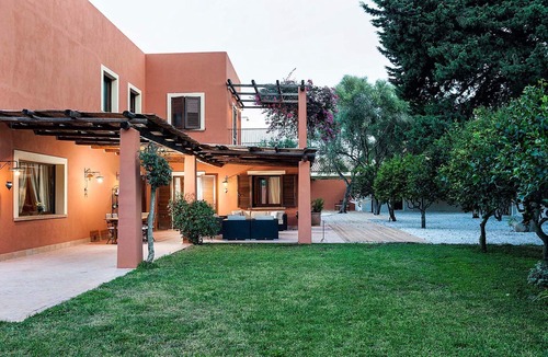 Marsala Villa | My Rental Homes - Villa Creta immersed in a 3.000 m2 garden with swimming pool
