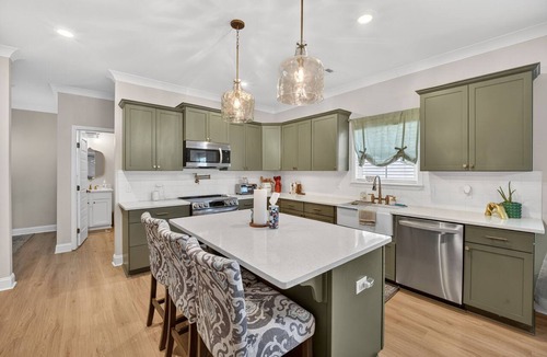 Springfield Cottage | Napping Turtle a serene 4-bedroom +bonus room. with AC in charming Springfield