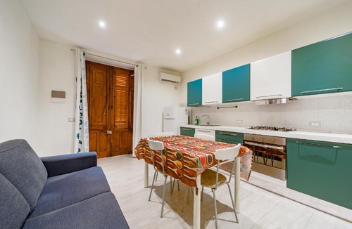 Altavilla Milicia Apartment | Naranji House Blue - Relax