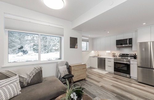 Squamish House | Nature, Nurture, Nest at the Mamquam Mountain Suite. Peace in the Mountains