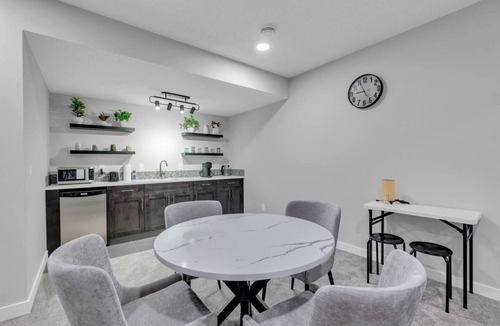 Northwest Calgary House | Near Banff: Spacious 1 Bedroom Suite Private Entry