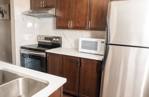 Sunnyside House | Near Riverside Sunset-Lodge w/Backyard+BathTub-W/D