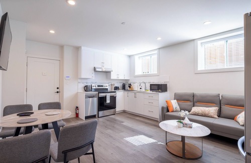 Killarney House | New Bright 2BR Vivian Suite