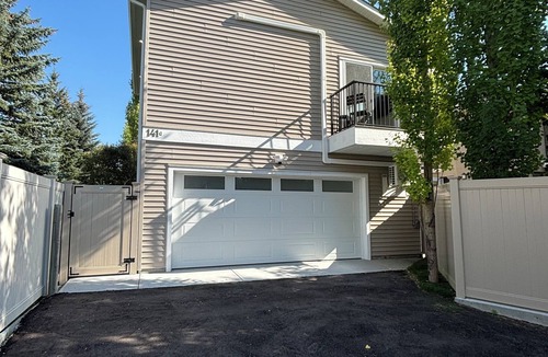 Signal Hill House | New Build, Charming 1-bedroom home in fabulous Calgary SW, 1.2 hours from Banff