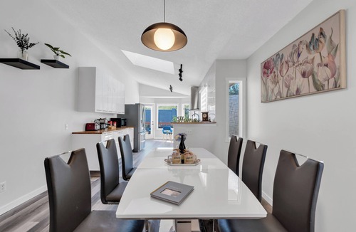 Valley Ridge House | *NEW*HiddenGem*Discount*MovieTheatre*Deck*AC*Downtown 15'*Banff 60'*Bedrooms 4x