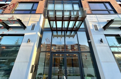 South Newton Condo | New Large Studio 2 beds + Free Parking