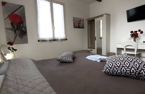 Villalba House | NEW LIFE Villalba Resort - Room '101' with Shared Terrace, Wi-Fi and Air Conditioning