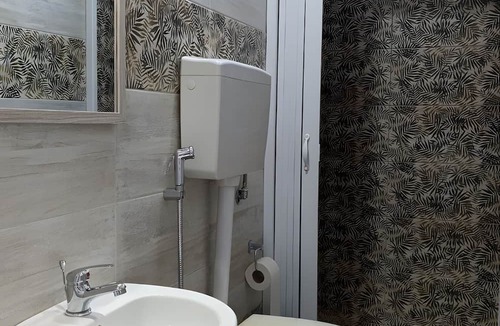 Villalba House | NEW LIFE Villalba Resort - Room '101' with Shared Terrace, Wi-Fi and Air Conditioning