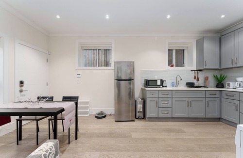 Dunbar Apartment | New Modern 2BR Suite near UBC and Pacific Spirit Park