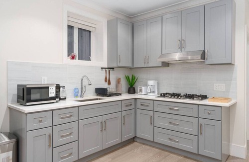 Dunbar Apartment | New Modern 2BR Suite near UBC Pacific Spirit Park