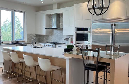 Southwest Mission House | 🏖️NEW! Modern House w/a huge Hot Tub Spa close to Beaches, Trails & Wineries.