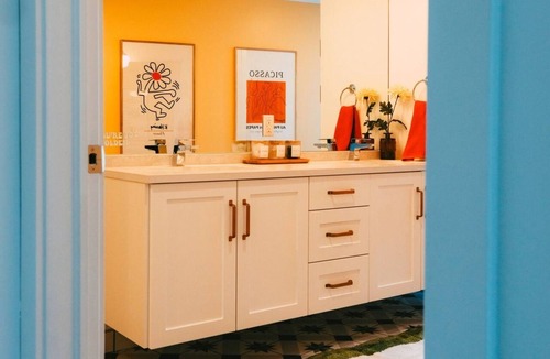Downtown Halifax Bed & Breakfast | NEW Pause Penthouse Lofts -Downtown- Free Parking
