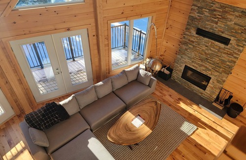 Lac-Superieur Cottage | New, quiet, light-filled luxury on 8 acres in Mont- Tremblant