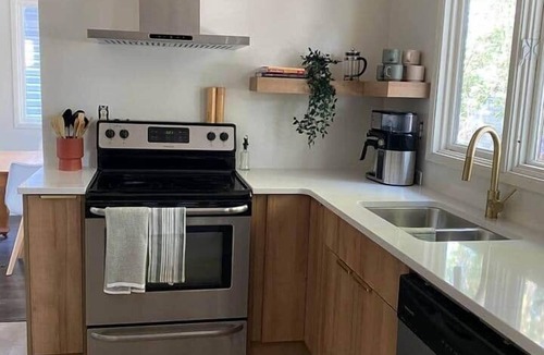 Red Deer House | New! Spacious Bright Home in GREAT Location