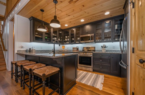 Mill Spring House | New Spacious Perfect Lake House -11 miles to TIEC
